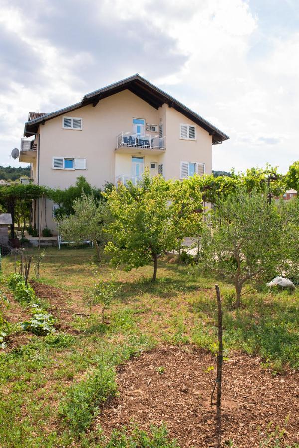 Apartment Dalmatien Raslina Exteriér fotografie